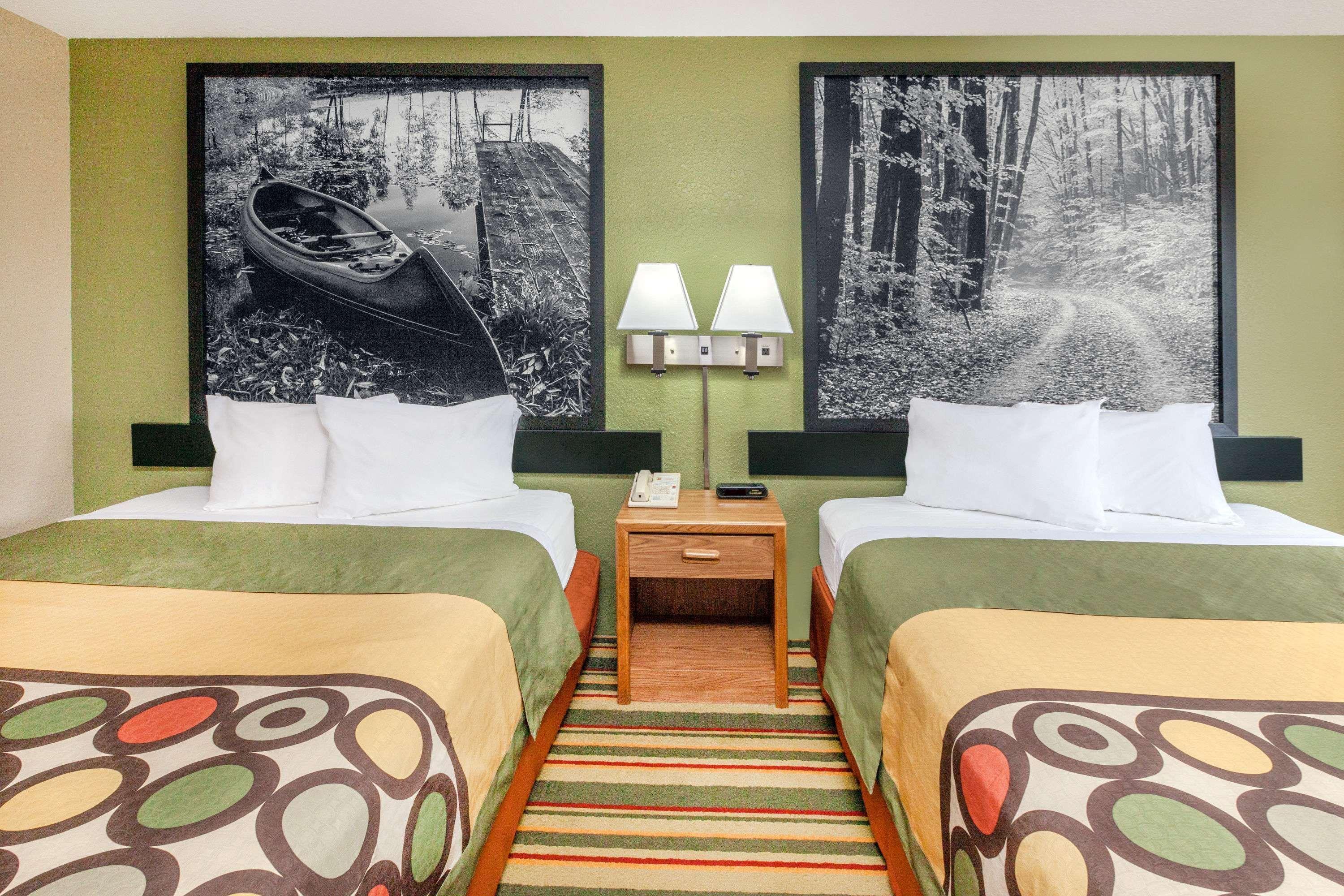 Super 8 By Wyndham Grayling Hotel Ngoại thất bức ảnh